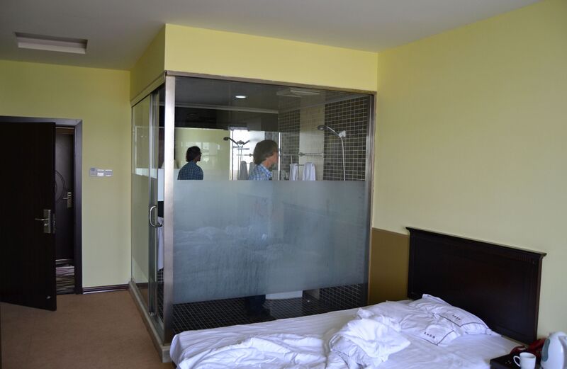 File:302HotelShowerRoger copy.jpg