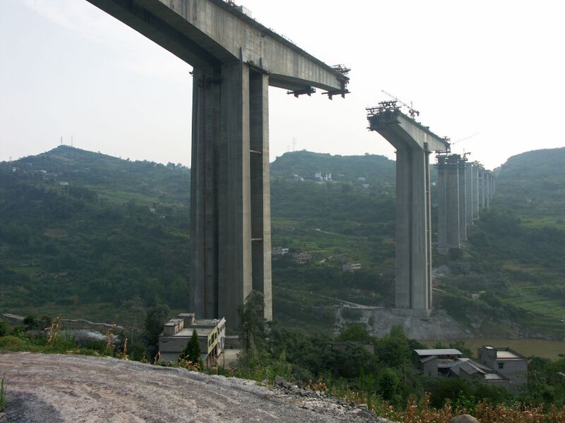 File:LongheBelow.jpg