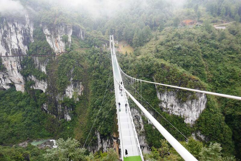 File:YangshanheCliffCables.JPG
