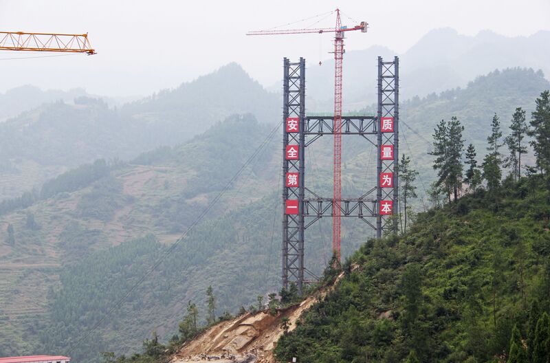 File:YelangheRailwayHighlineLonglens.jpg
