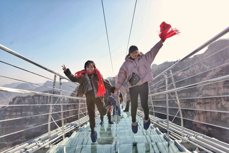 File:HebeiFootbridgeDeck.jpg