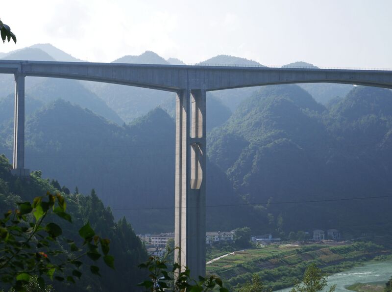 File:ApengjiangNumber2PierHole.JPG