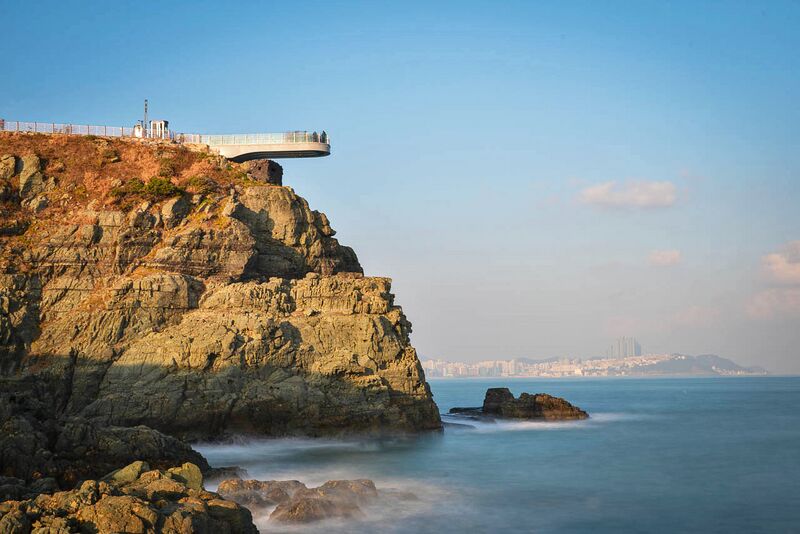 File:BusanSkywalkAbout40mtrH.jpg