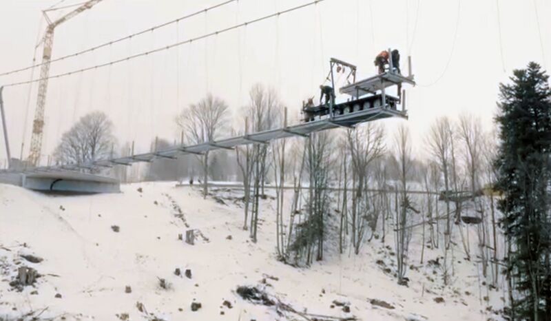 File:Blackforestline TodtnauWinterCrane.jpg