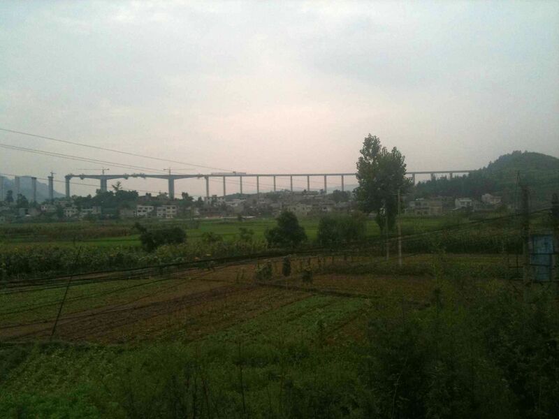 File:JinshaView33SpansOf40mtrs.jpg