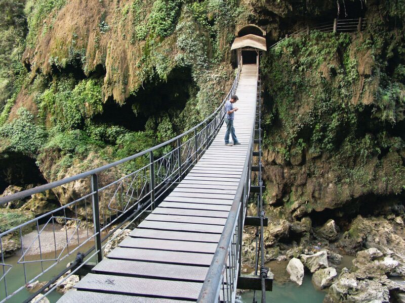 File:MalingheSuspension7Georges copy.jpg