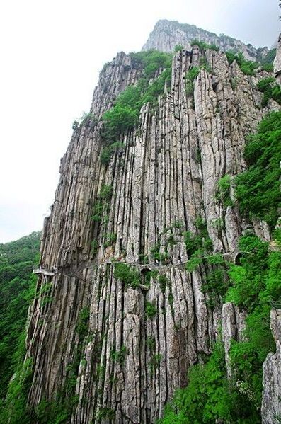File:MountSongCliffwalk2.jpg