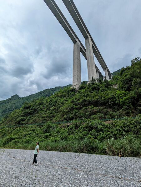 File:Shuanghekou Bridge ChengkaiRiverfront.jpg
