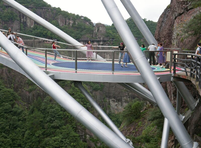File:WolongFootbridge13.JPG