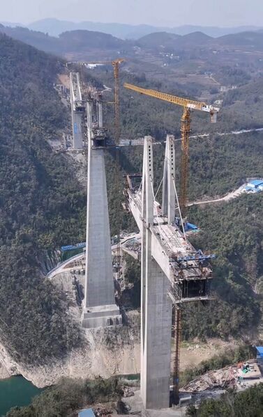 File:XiangjiangRailwayTowerTops.jpg
