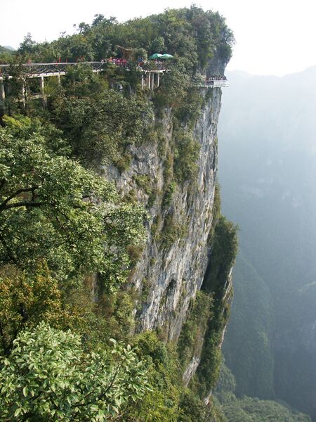 File:187TianmenMountainGlasswalkByEric.jpg