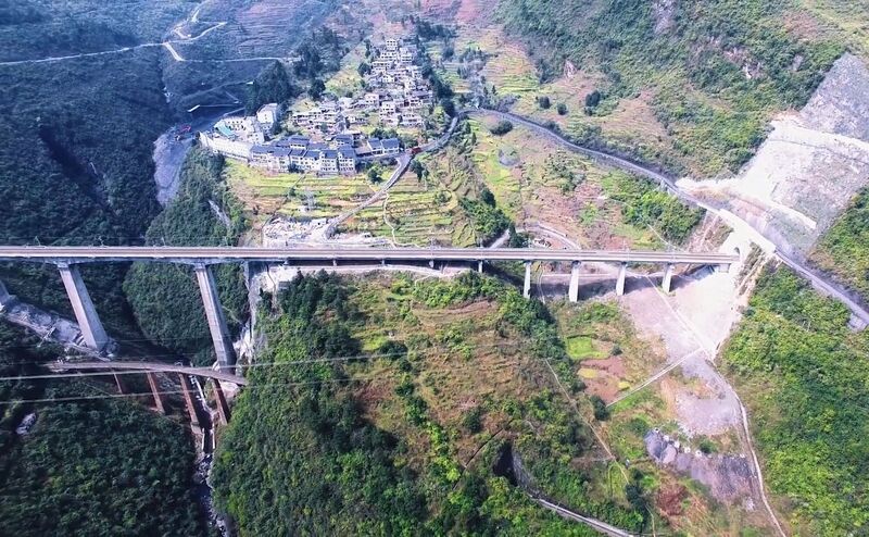 File:Liujiadayuan RailwayDrone2ApproachSpans.jpg