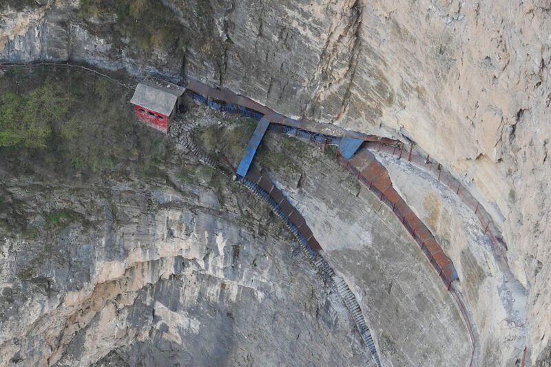 File:Tianjishan DoublePlatformViewDown.JPG