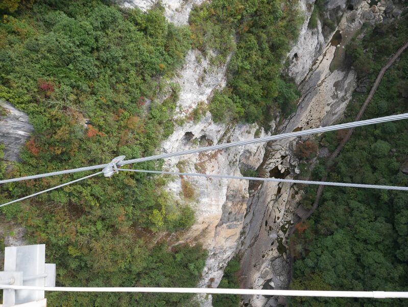 File:YangshanheFootbridgeCliffDrop.JPG
