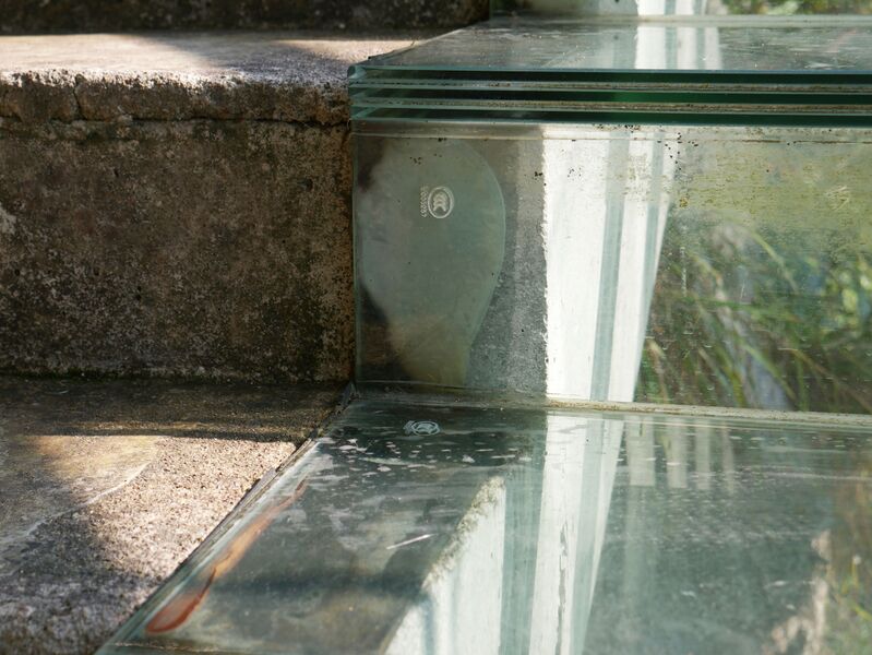 File:LongchuanxiaStairsGlassThickness.JPG