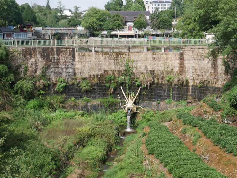 File:WulongGorgeFootbridgeDragon.JPG