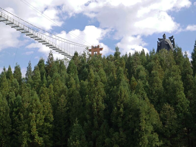 File:YeyuhaiGlassTreesSky.JPG