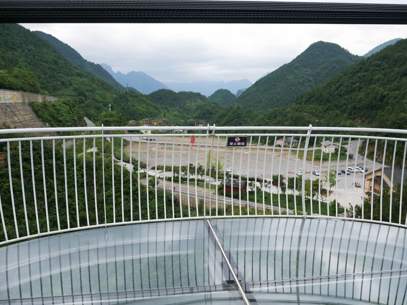File:Yundingfeidu Glass Footbridge57.JPG