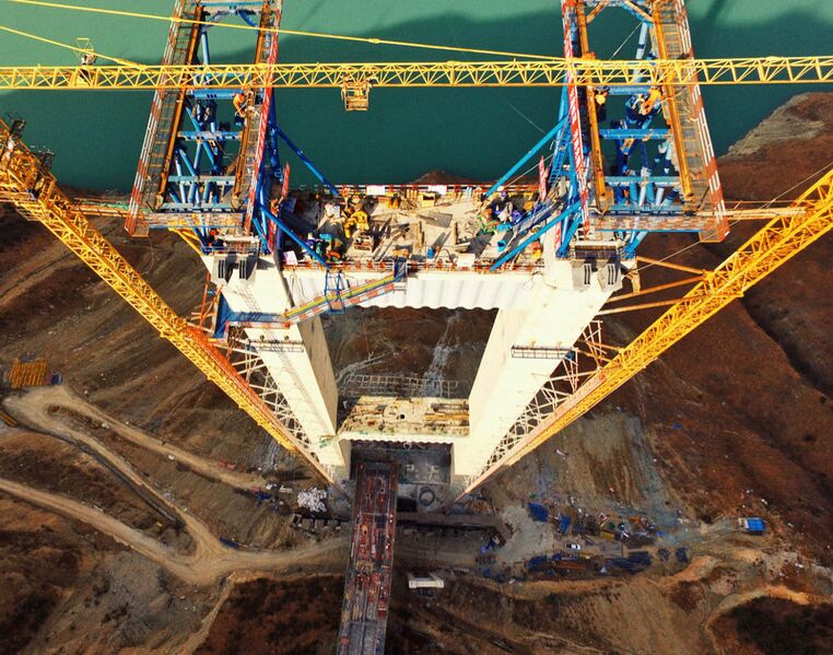File:Daduhe Bridge XingkangTowerDownView.jpg