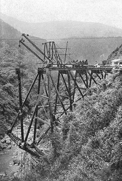 File:DaiichiShirakawaConstCrane.jpg