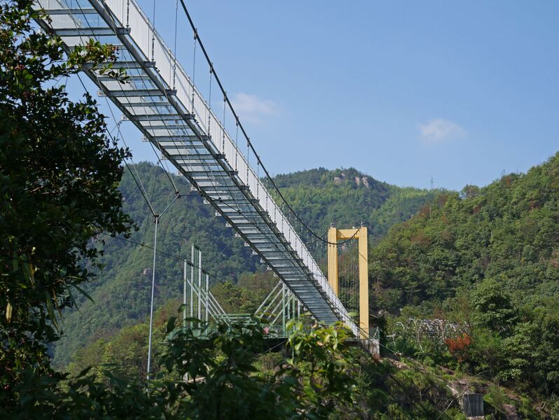 File:LongchuanxiaFootbridgeLonglens.JPG