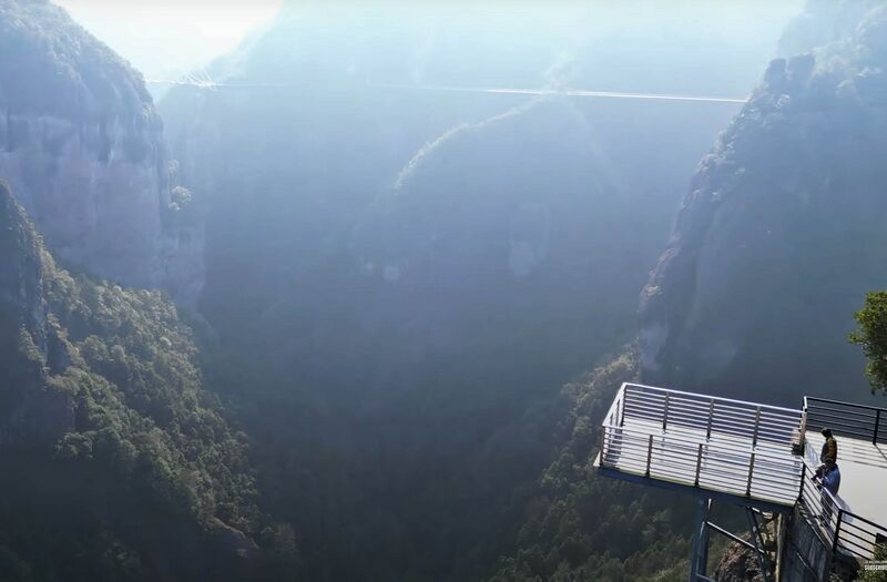 File:Mingjing Glass PlatformDroneSun.jpg