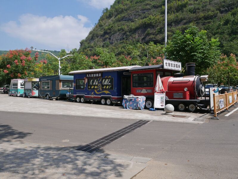 File:ShijiufengJingquiScenicAreaTrainShops.JPG