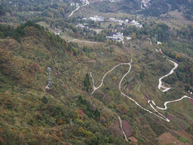 File:XianrenjieGondolaHill.JPG