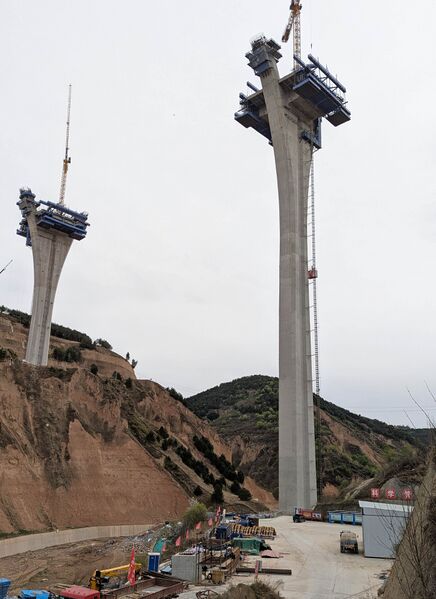 File:HuoxianggouPiersSky.jpg