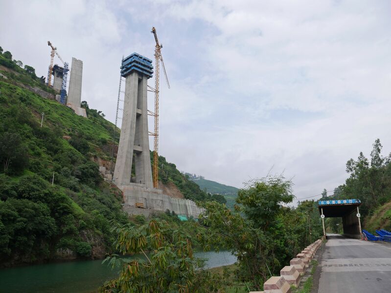 File:NiulanjiangRailway250.JPG