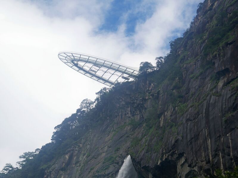 File:Shiniushan GlassWallDrop4.JPG