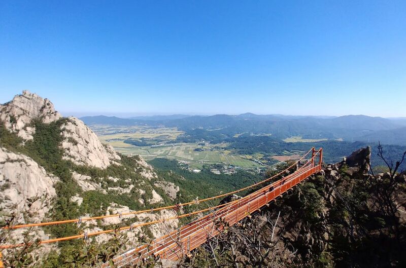 File:WolchulsanFootbridgeBy 강윤호.jpg