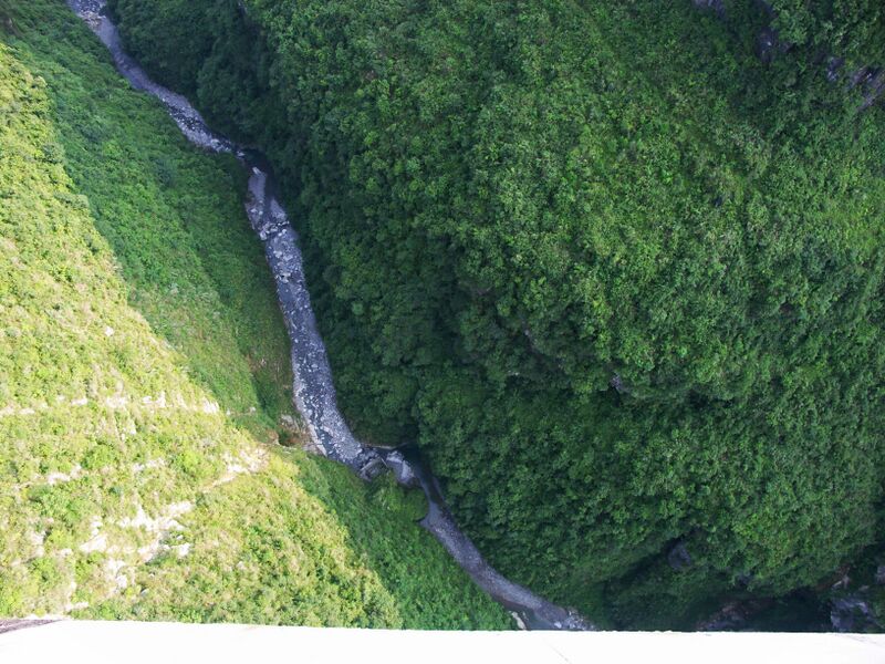 File:WulingshanRiverValley2.jpg