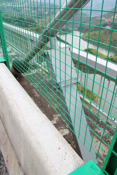 File:WuzuoheCableStayedDampener.jpg