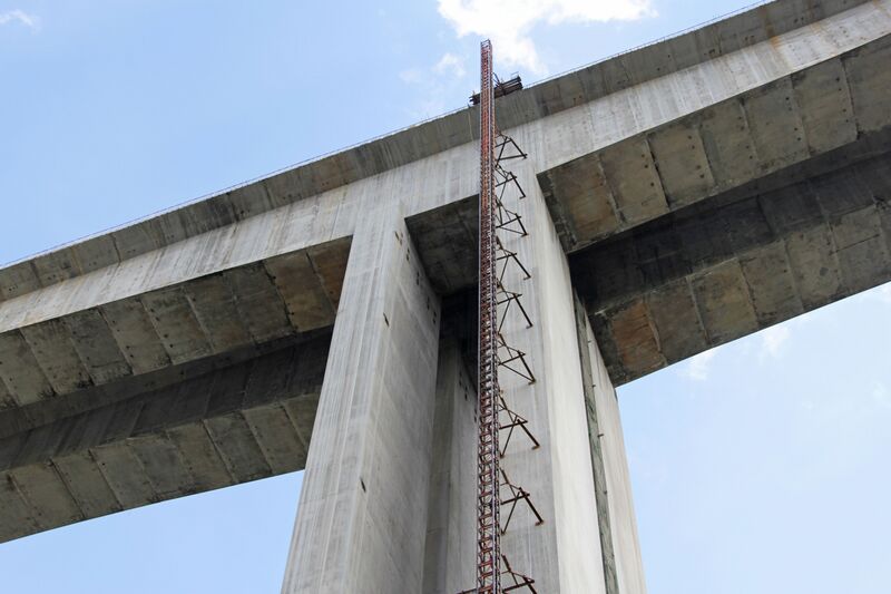 File:XixiheBeamUnderside.jpg