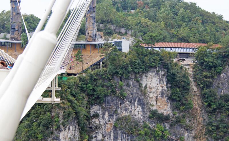 File:17ZhangjiajieBridgeSideByEric.jpg