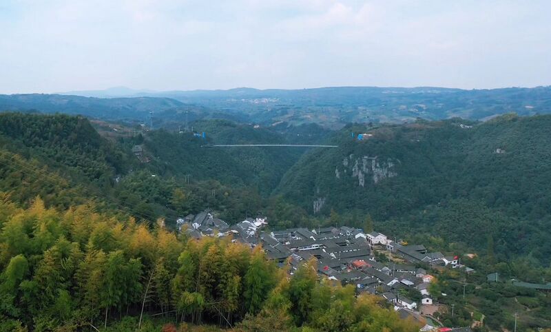 File:Danshanchishui Glass Far.jpg