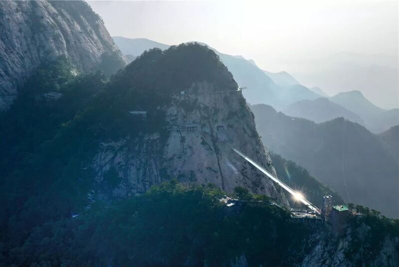 File:Mingtangshan Glass Reflection.jpeg