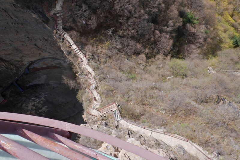 File:Tianjishan DoublePlatformStairsDown.JPG