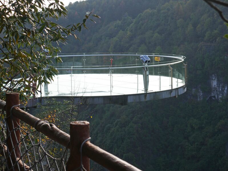 File:YangshanheGlassPlatformReflection.JPG