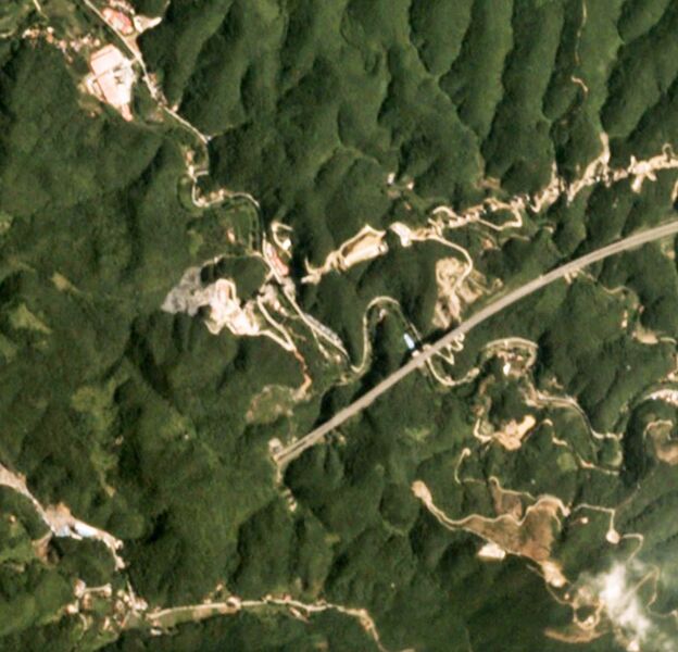 File:Bailuohe RailwaySatellite.jpg
