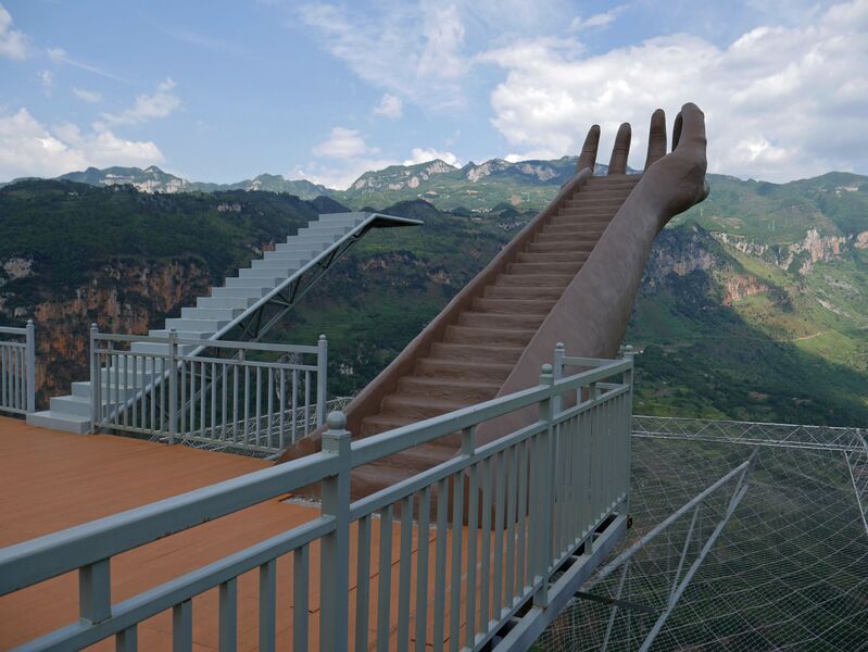 File:NizhuheHandStairsCloudy.JPG
