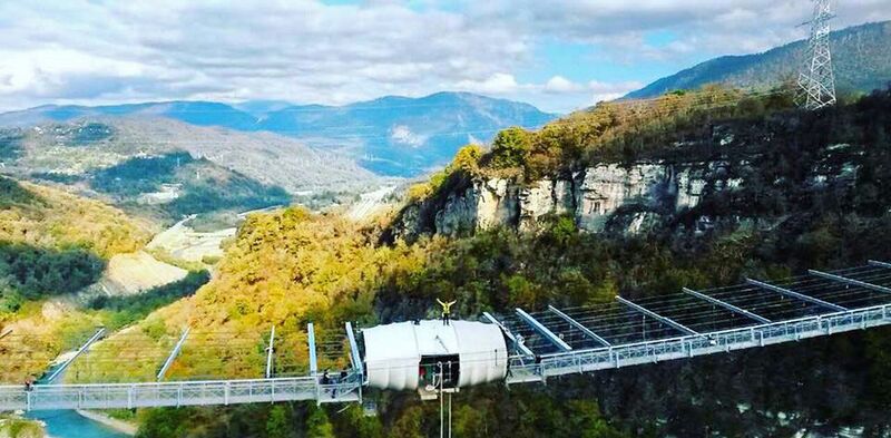 File:Pod&MountainsImageBySkyBridgeAJHackett.jpg