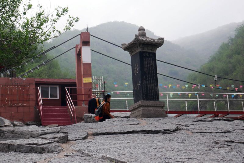 File:YunmengshanFootbridgeLady.JPG