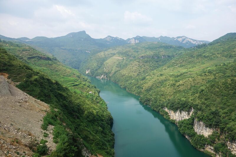 File:211YachiRailwayRiverByDamian.jpg