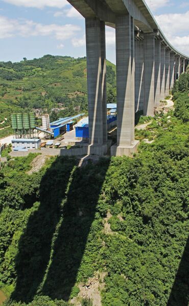 File:DinaheNewRoadPiers.JPG