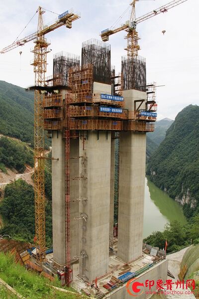File:GanxiPier&Crane.jpg