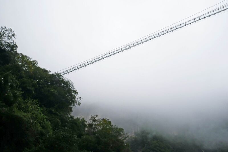File:Sanxia Zhuhai Glass Footbridge4.JPG
