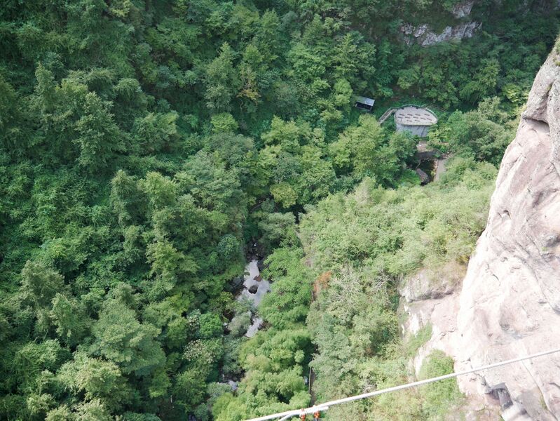 File:ShijiufengJingquiScenicAreaFootbridgeCreek.JPG