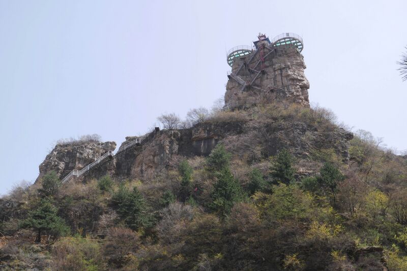 File:Tianjishan DoublePlatformFarViewSky.JPG